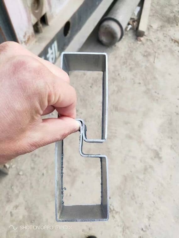 折叠部位门框料截面图